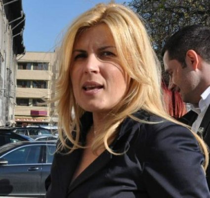 Udrea, întrebată dacă doreşte şefia PDL: E greu să spun, trebuie văzut ce zic liderii din teritoriu